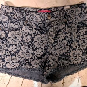 Ladie's Shorts, Betsey Johnson